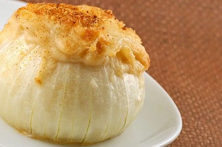 Cipolle con fichi, noci e amaretti
