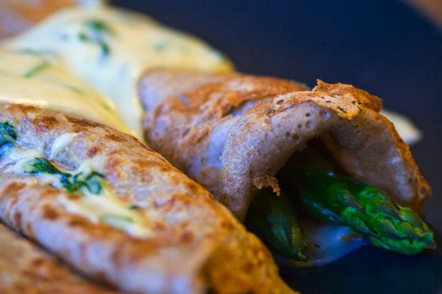 Crêpes rosa agli asparagi