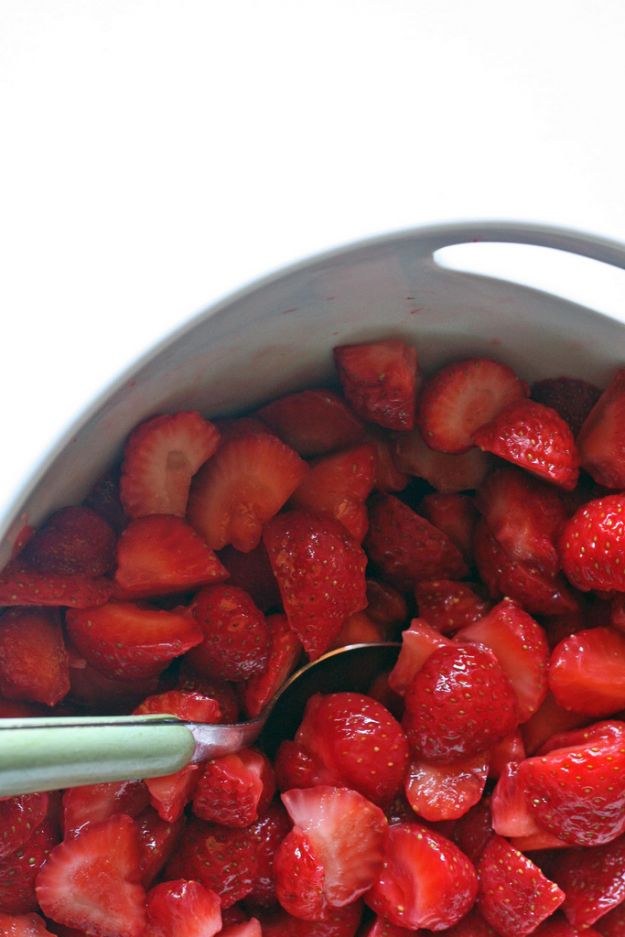 fragole con limone e zucchero