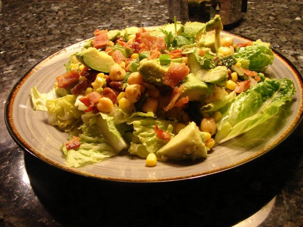 Insalata brasiliana con mais e olive