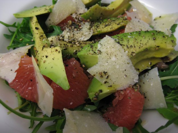 Insalata di avocado, pompelmo rosa e lime