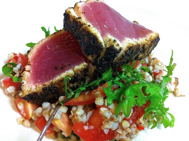 Insalata di burghul, con tonno e zenzero