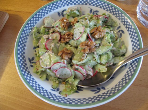 insalata di cetrioli con le noci