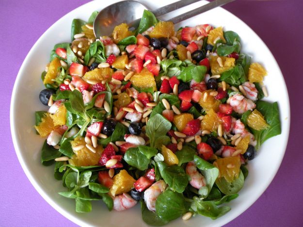 Insalata di farro, carote e frutta