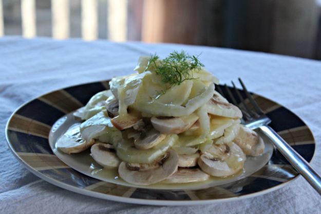 Insalata di funghi freschi e finocchi