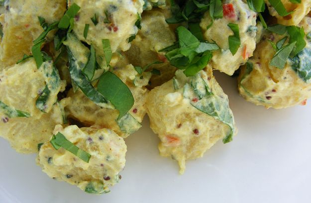 Insalata di patate, capperi e acciughe