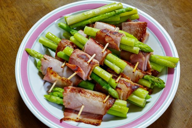 Involtini di prosciutto cotto e asparagi