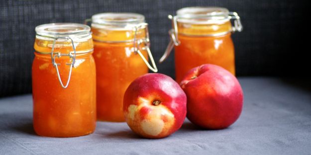 Marmellata di pesche noci
