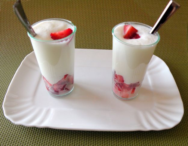 Mousse al gelato di yogurt e fragole