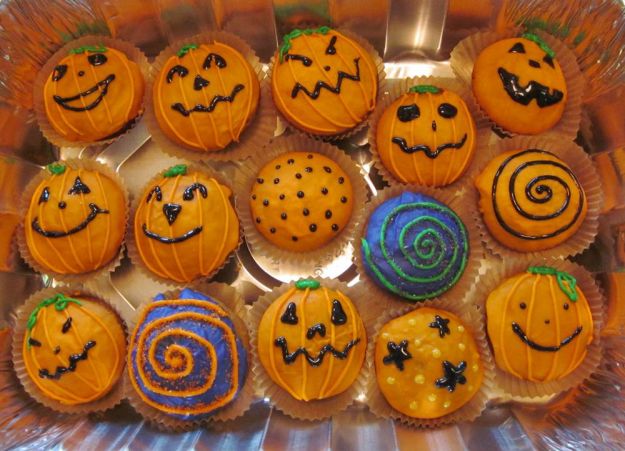 Muffin mostruosi di marzapane
