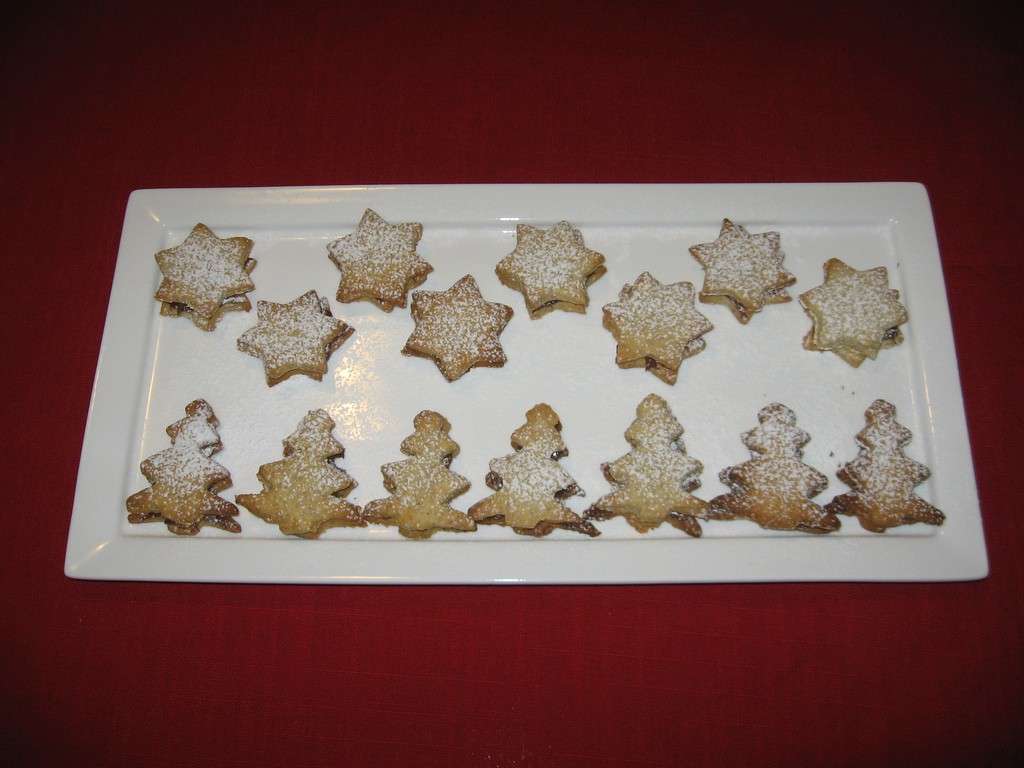 Biscotti di Natale, alberi e stelle ripiene