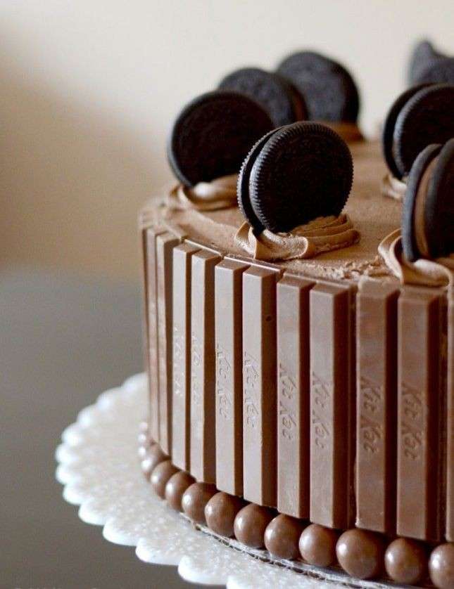 Torta al cioccolato con Ringo e Kit Kat