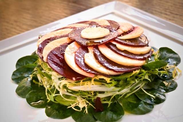 Carpaccio di barbabietole e provola