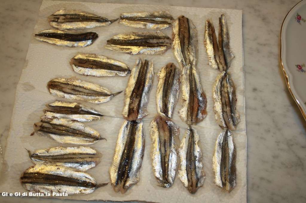 Preparazione alici marinate