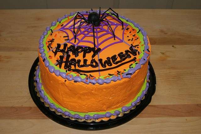 Torta Halloween arancione con ragno