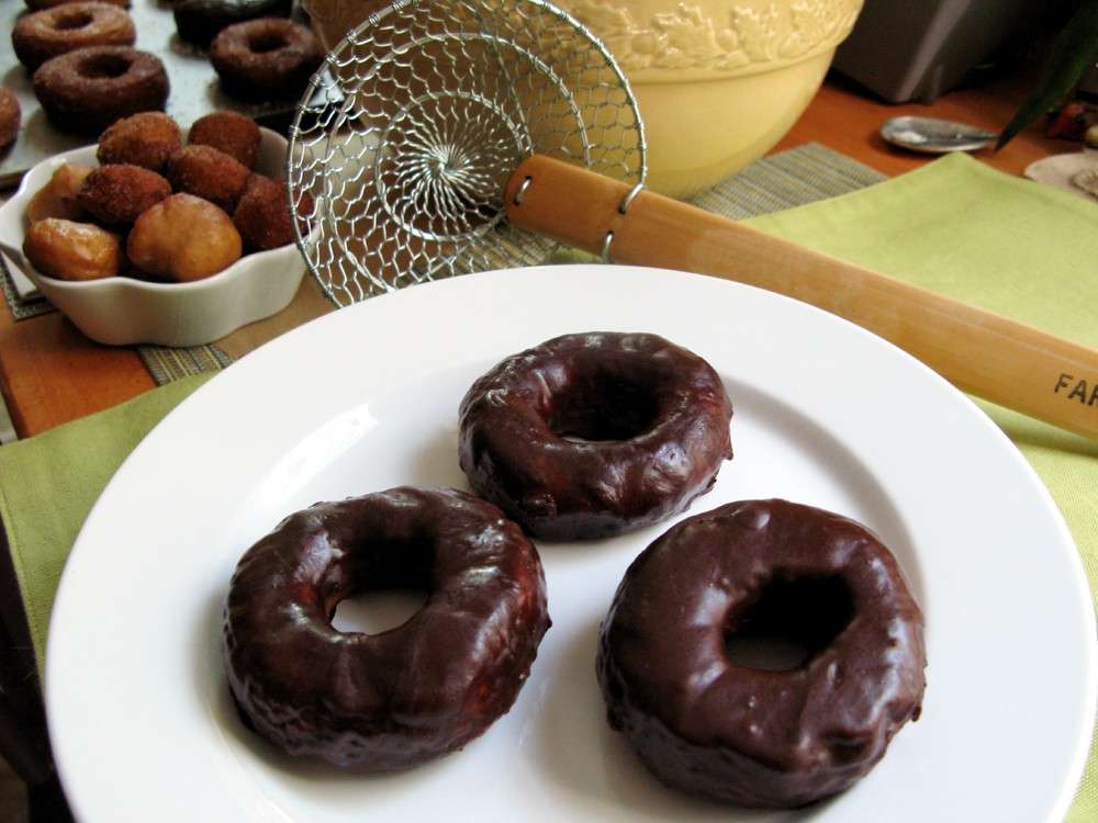 Ciambelle ricoperte di cioccolato