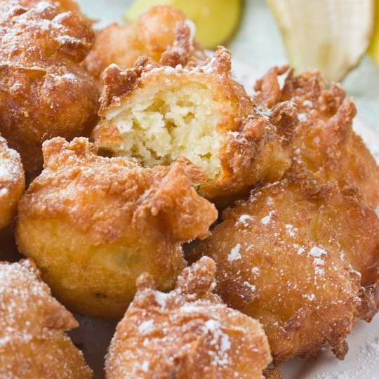 Frittelle con cocco e banane