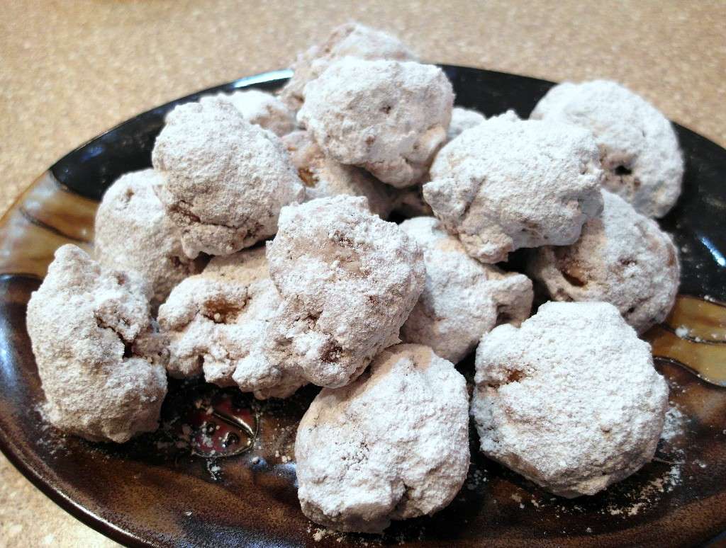 Frittelle con zucchero a velo