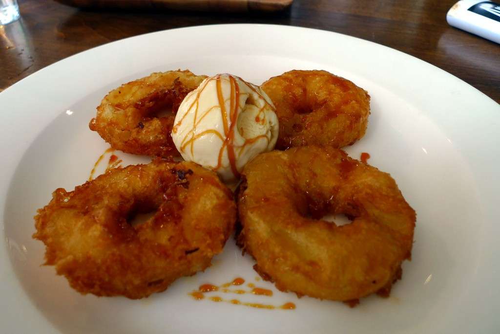 Frittelle di mele con gelato