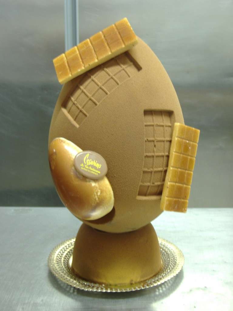 Uovo di Pasqua scultura