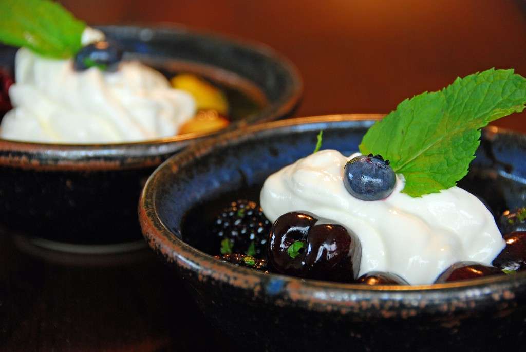 Macedonia di frutta e yogurt greco