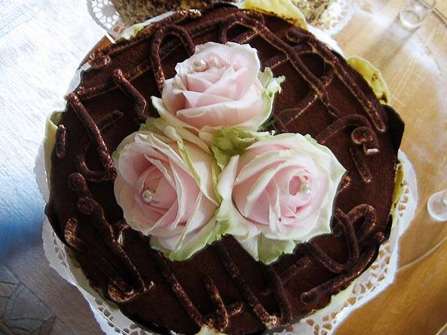 Torta con i fiori al cioccolato