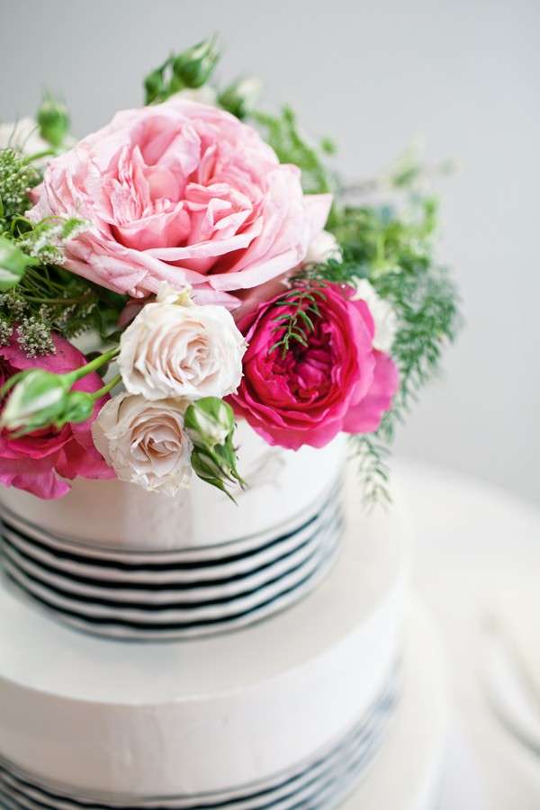 Torta con i fiori veri