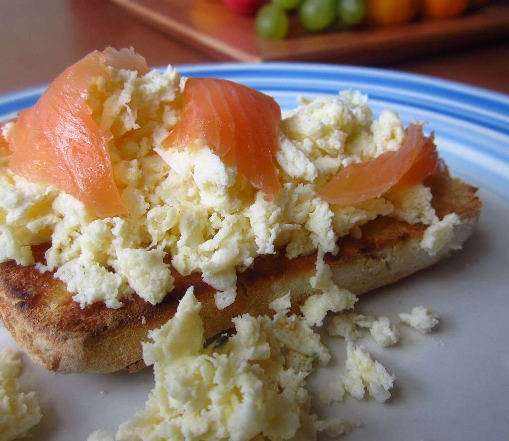 Uova strapazzate al salmone