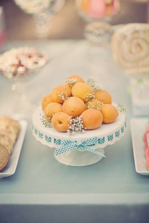 Decorazione con frutta e fiori facile