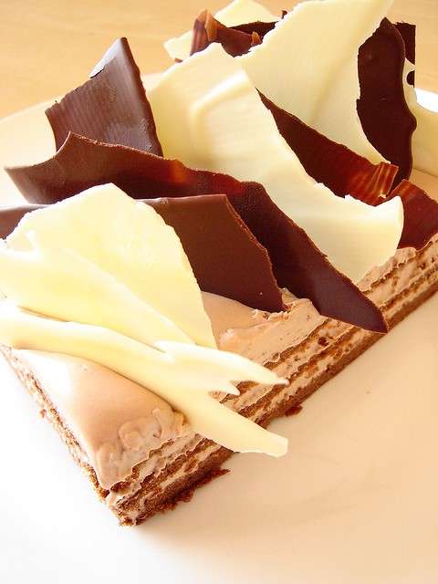 Decorazione con sfoglie di cioccolato