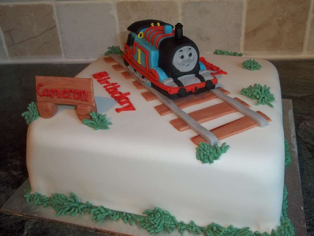 Torta di compleanno con il trenino
