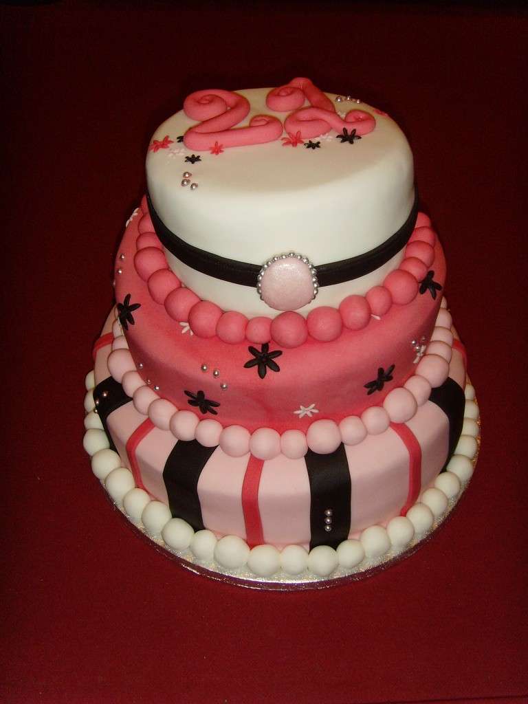 Torte di compleanno a piani