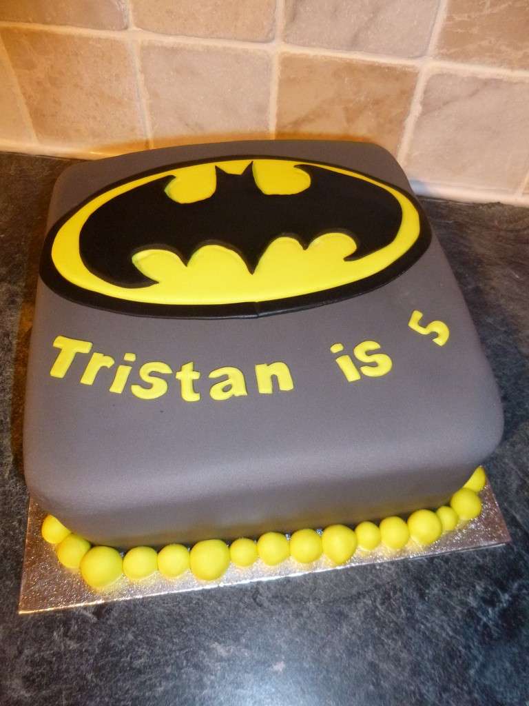 Torte di compleanno di pasta di zucchero
