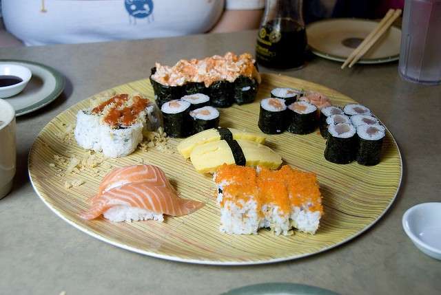Piatto sushi misto