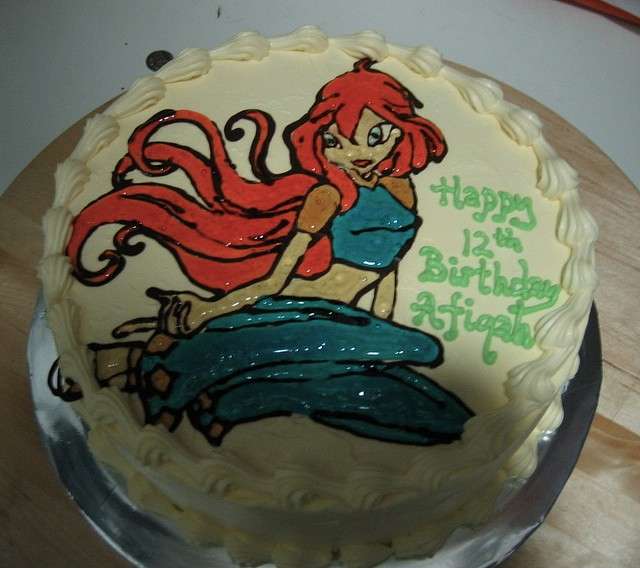 Torta Bloom con disegno in gelatina