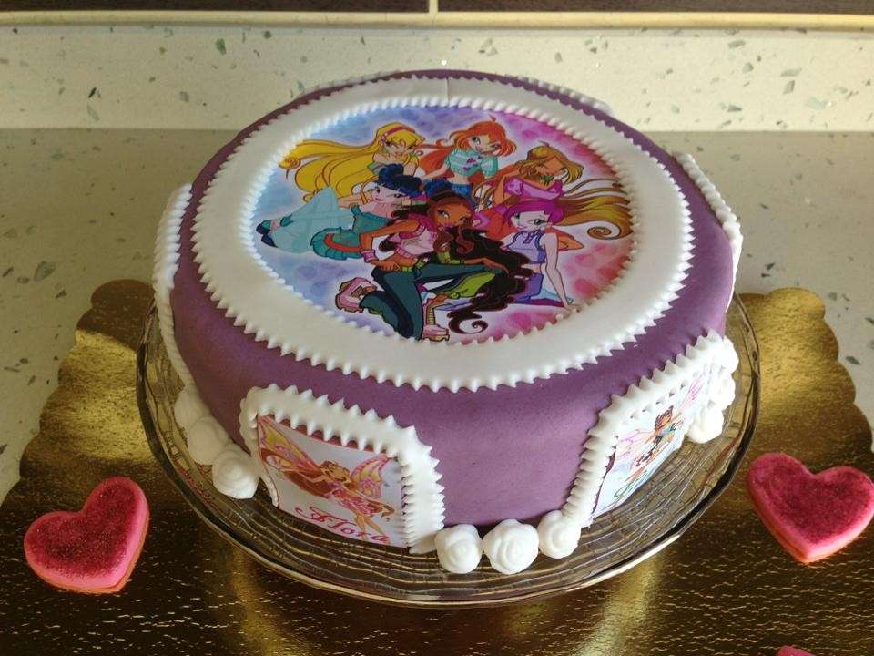 Torta Winx con stampo e cioccolato plastico