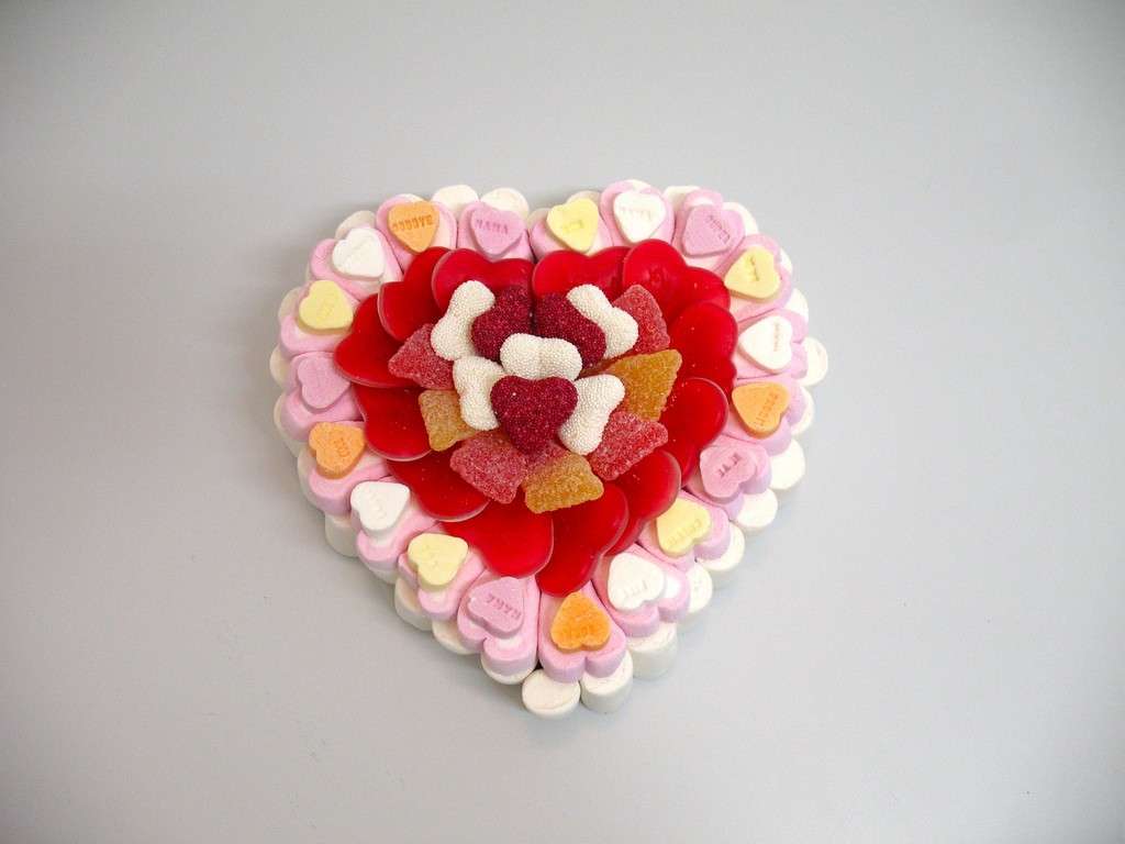 Torta a cuore rosa e rossa