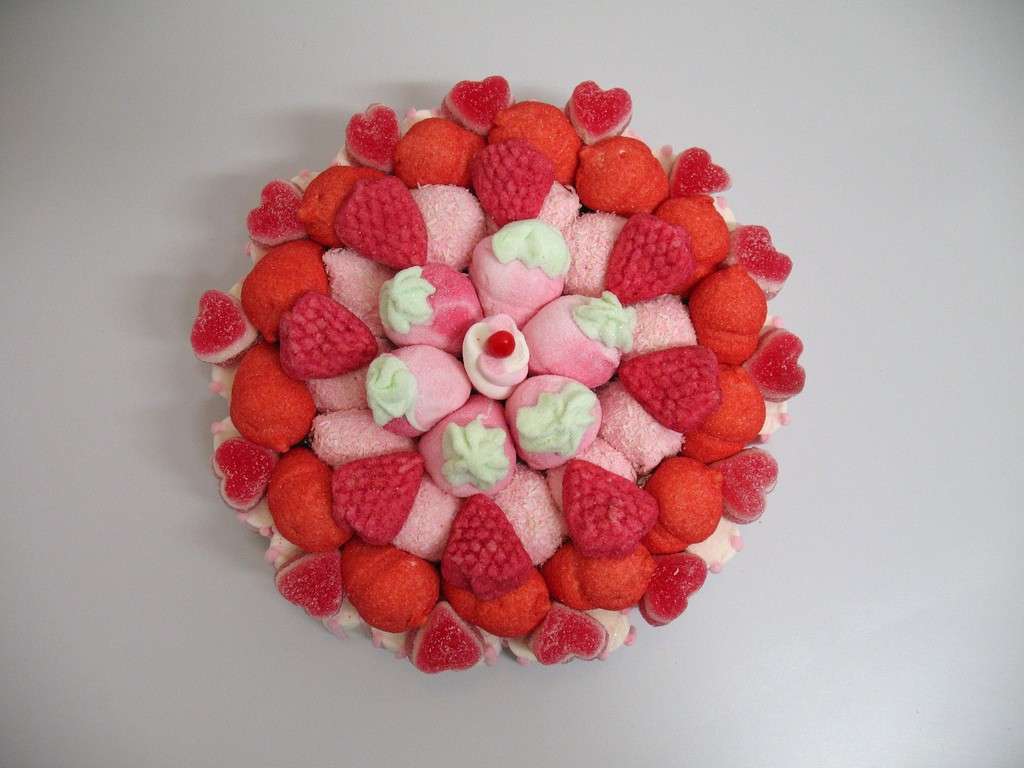 Torta caramelle gommose rosse