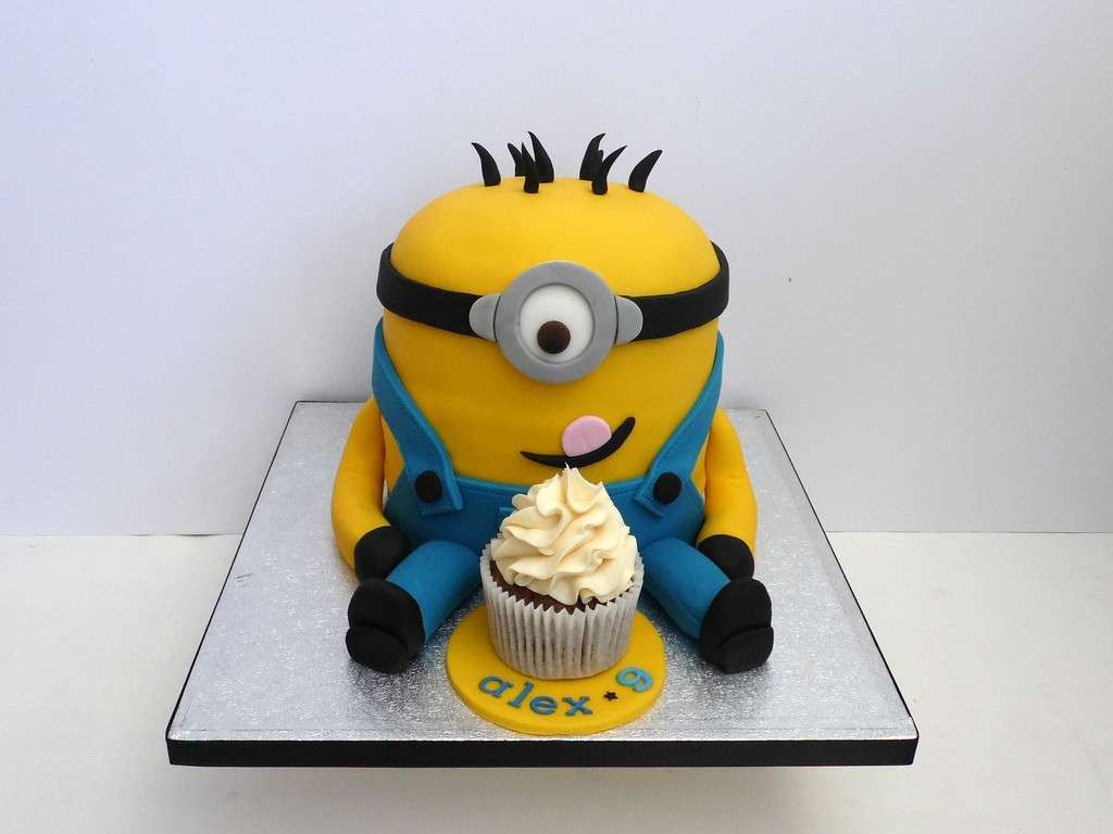 Torta Cattivissimo me, minion e cupcake