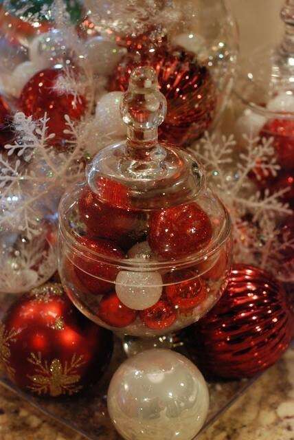 Decorazioni per la tavola di Natale, centrotavola palline rosse
