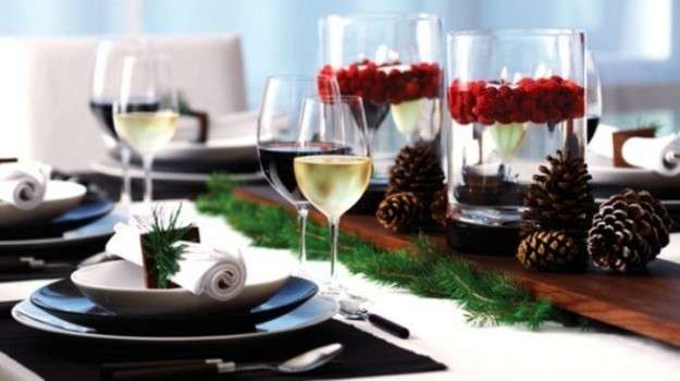Decorazioni per la tavola di Natale, centrotavola pigne