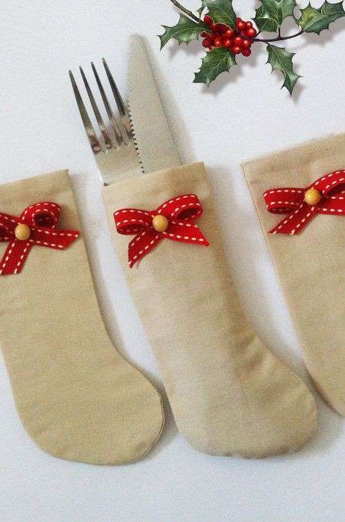 Decorazioni per la tavola di Natale, posate in calza