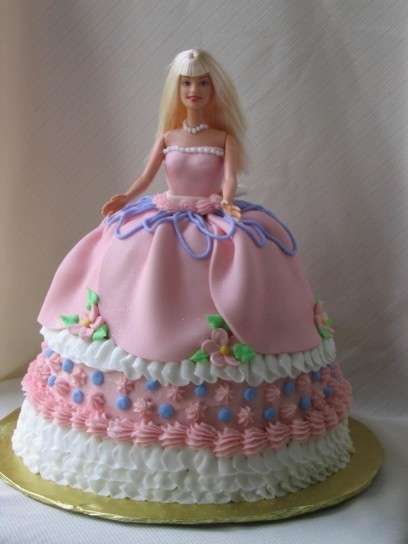 Barbie e la sua torta rosa