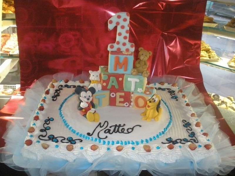 Cubi come decorazione della torta di Topolino