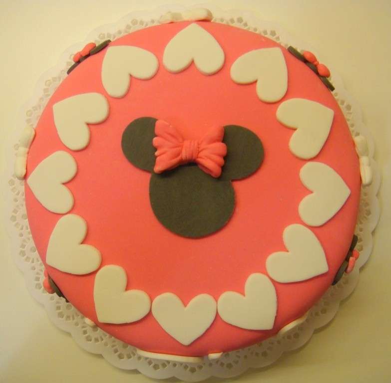 Cuori e volto di Minnie per decorazione