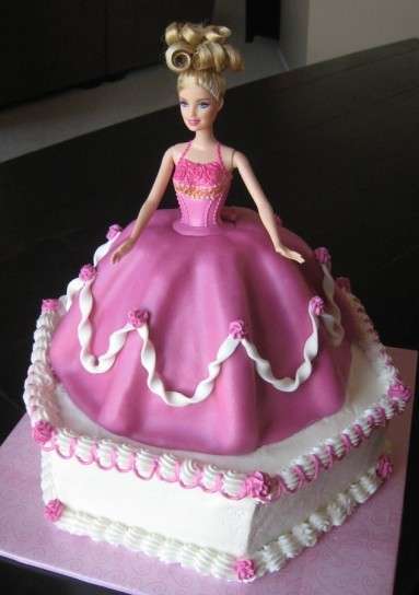 Pasta di zucchero per la torta di Barbie