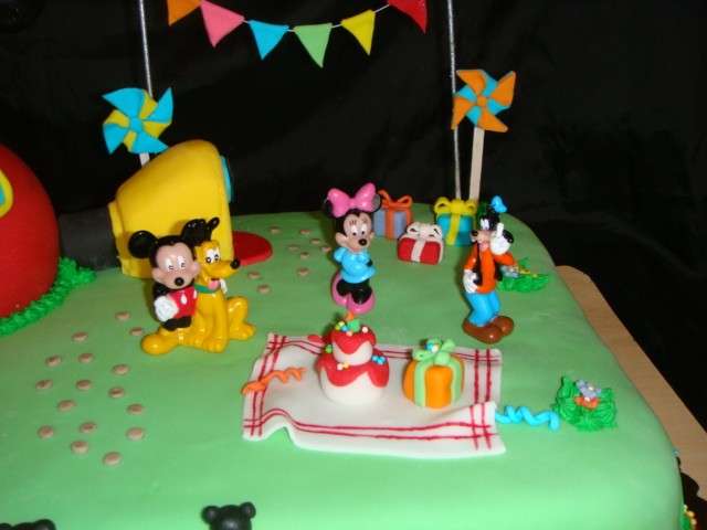 Pupazzo vero di Topolino come decorazione