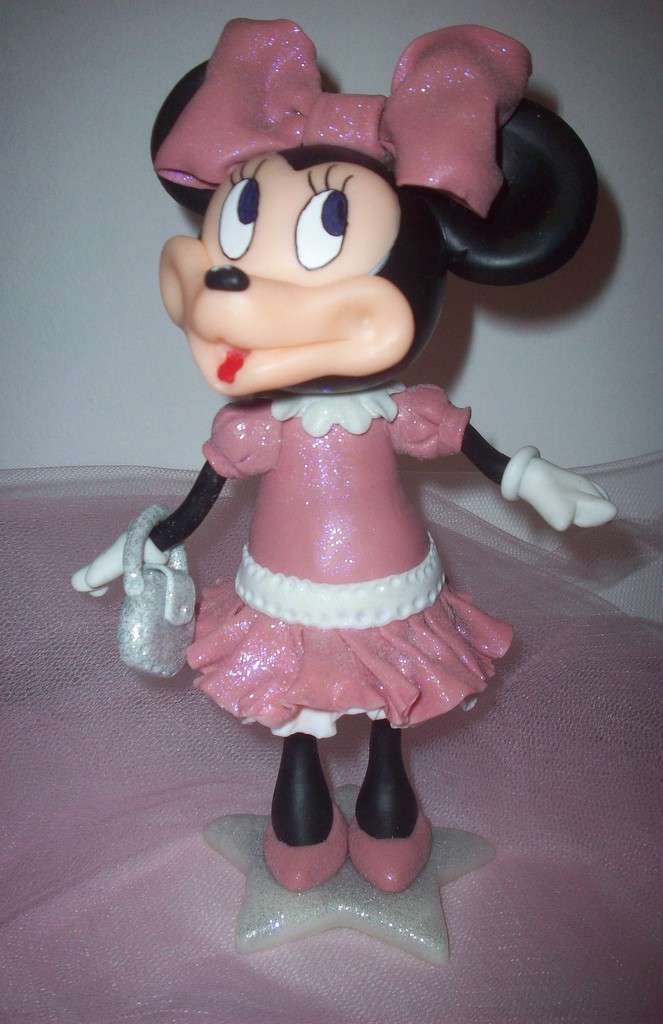Statuetta di Minnie in cioccolato plastico