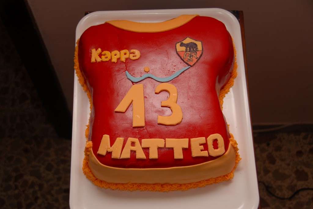 Torta a forma di maglietta della Roma