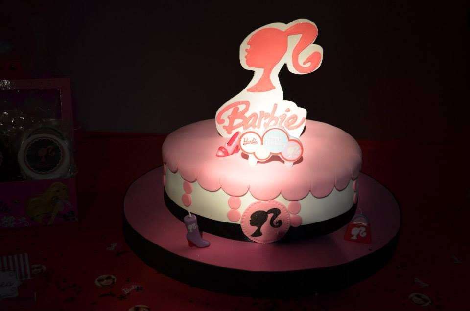 Torta Barbie con logo